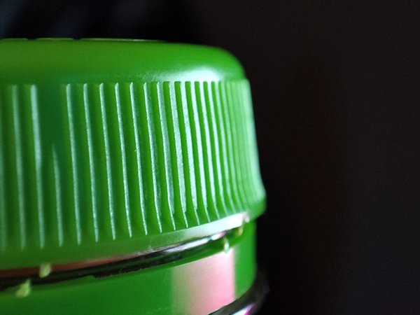 Pocophone-F2-Pro-macro-test-Bottle-cap.jpg