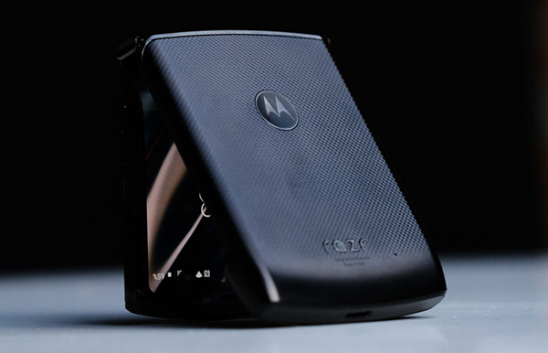 Moto-Razr-foldable-half-folded-moto-logo-on-table.jpg