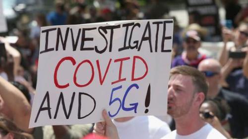 ▲ 离奇的谣言：‘5G 可以传播新冠病毒’。图片来自：Sky News